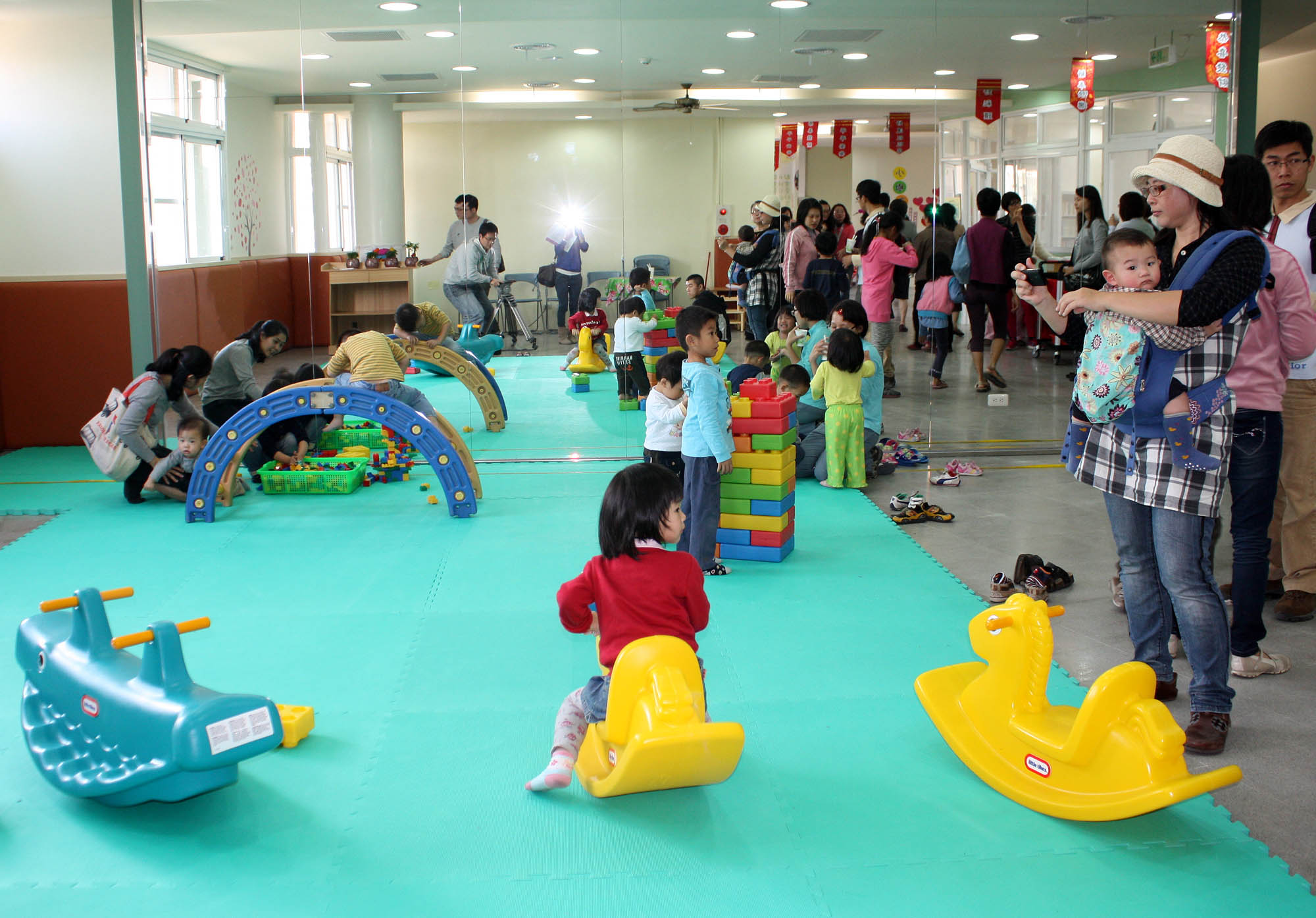 「鳳山社區自治幼兒園」提供平價的托育服務。（圖∕謝冠儀 攝）