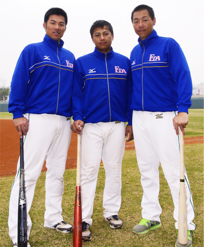 （左起）蘇建榮、藍少白、林益全是高雄在地培養的棒球選手。（圖∕張簡英豪 攝）