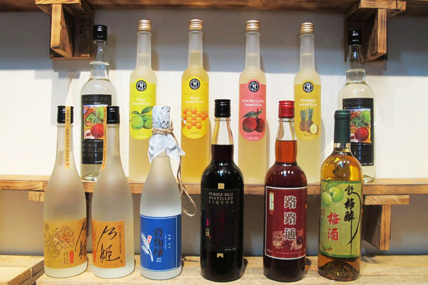 鴻興製酒廠推出12種高雄農產釀造的酒款參加世界烈酒競賽。（圖∕鴻興製酒 提供）
