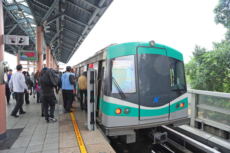 高雄捷運南岡山站已通車，正規劃延伸至路竹。（圖∕鮑忠暉 攝）