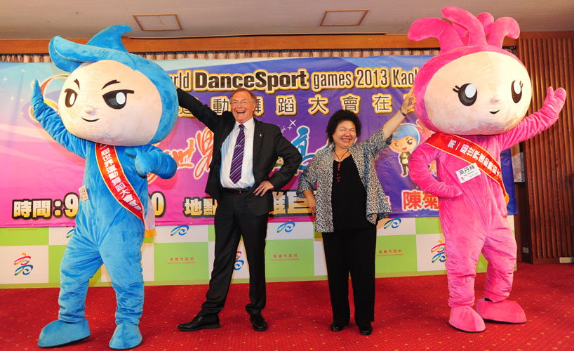 WDSF主席Mr. Carlos Freitag與陳菊市長共同宣傳第一屆世界運動舞蹈大會。（圖∕鮑忠暉 攝）