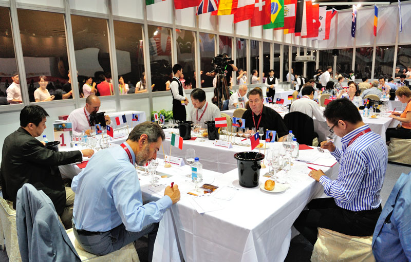 高雄國際烈酒大賽邀請50位世界級品酒專家來台擔任評審。（圖∕李士豪  攝）