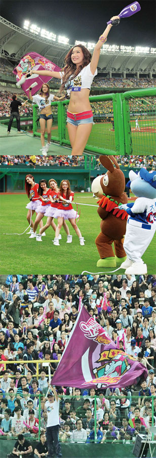 球迷熱情參與球賽 Fans participate passionately in the games.