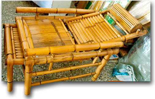 多功能的竹製躺椅是「竹籐屋」的特色商品之一（圖∕劉采涵 攝）