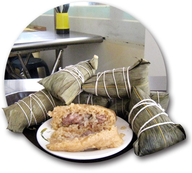 「陳炒手」的湖州粽遵循傳統作法，粽子呈長條形。（圖/劉采涵 攝）