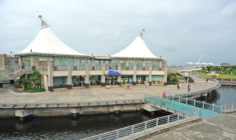 興達港曾榮獲2010十大魅力漁港「情比金堅」漁港，是南台灣知名觀光勝地。(圖/鮑忠暉　攝)