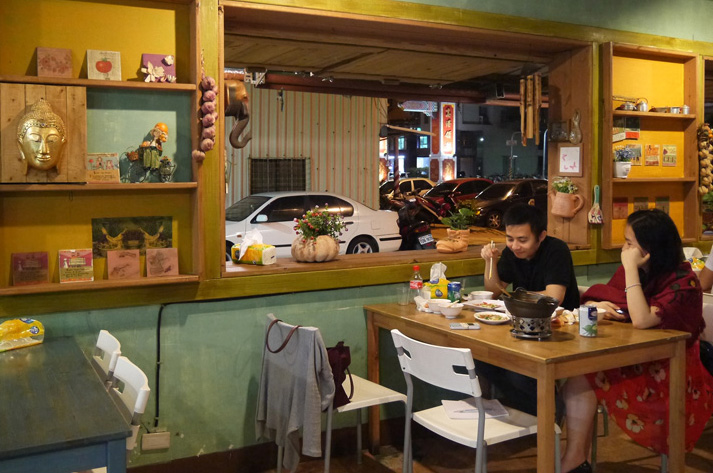 高雄港邊有許多異國餐廳，老爹爹泰式料理便以其道地口味聞名。（圖∕李昀諭 攝）