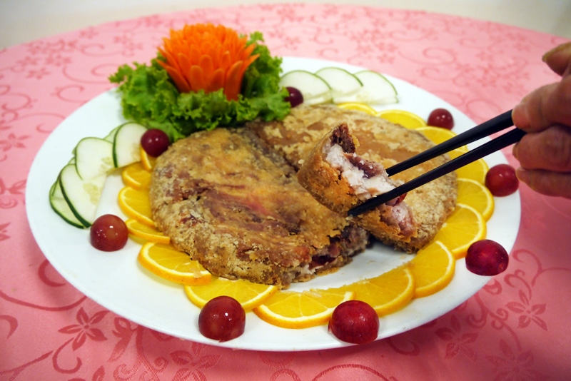 侯家小料理的香酥芋泥鴨已有四十年歷史，是許多老客人心中的經典美味。（圖∕李昀諭 攝）
