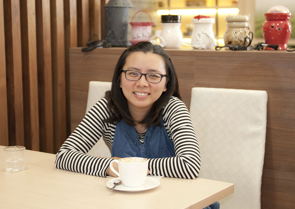 陳婷芳，以六年級之姿，前後累積十餘年的採訪經驗，對於高雄的咖啡館有其獨到的看法與經驗分享。（蕭孟曲·攝影）