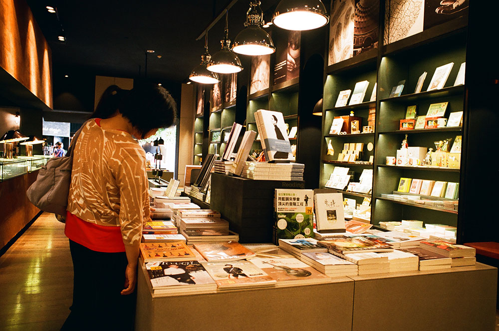 台鋁書屋，是「書屋」而不是「書店」；這是設計團隊把生活融進再生空間的一次成功嘗試。（周書正·攝影）