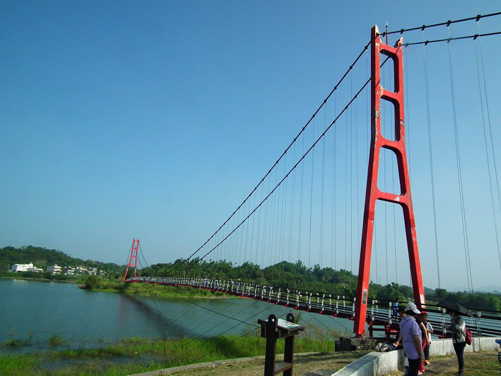 阿公店環湖自行車道──日昇蓬萊橋。（董增立·攝影）