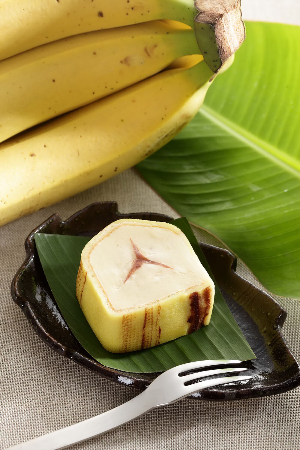 香蕉乳酪派模擬新鮮香蕉切面。（柏鑫品牌設計顧問公司‧提供）