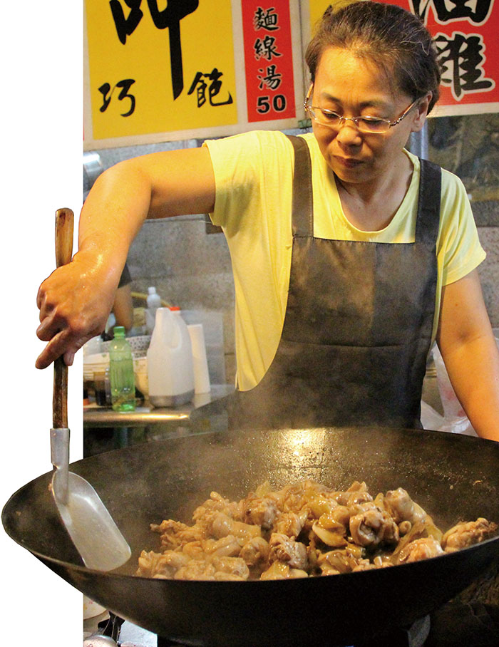 炒雞肉 Frying chicken in sesame oil