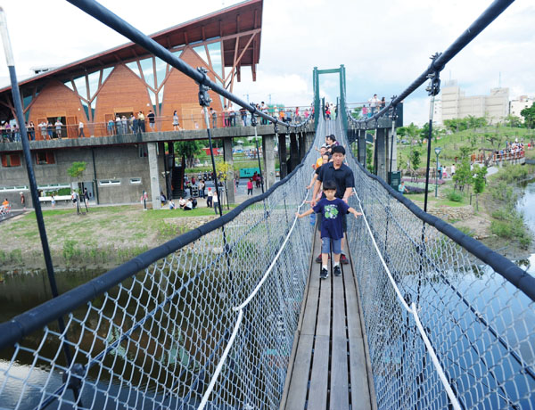 木棧吊橋。The wooden suspension bridges(Photo by Pao Chung-hui)