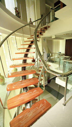 與LV總裁遊艇內裝同款的樓梯A replica of the staircase to be installed on the yacht belonging to Louis Vuitton's CEO