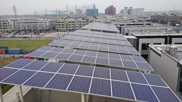 市府大力推動太陽光電應用產業。（圖/高雄市政府工務局建築管理處 提供）