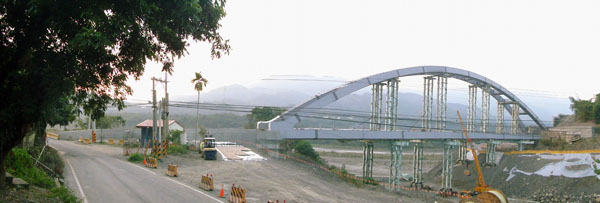 「新開橋」開放通車，讓民眾前往不老溫泉區更加便利。(圖/高雄市政府工務局 提供)