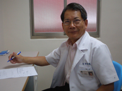 南台灣第一位拿下合格醫檢師頭銜的吳義男。