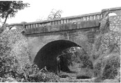 楊亦安在1946年完成的連昌橋，連通楠梓改善當地交通。（圖／高雄市楊氏宗親提供）