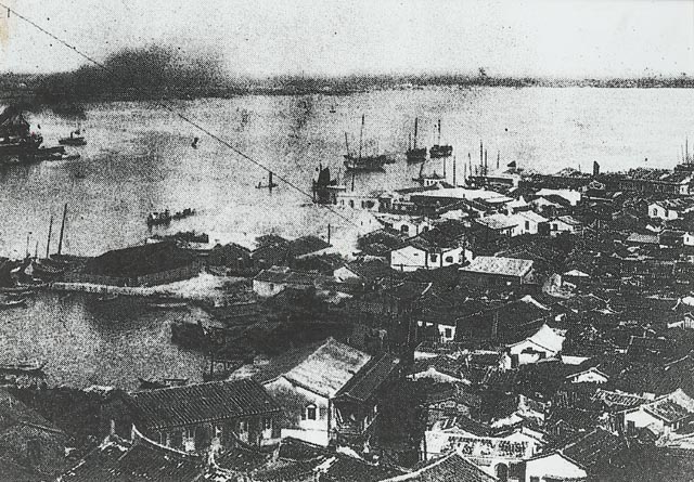 1864年10月時，馬雅各醫師在旗津上岸。（圖／高雄市立歷史博物館提供）