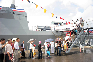 2009海洋博覽會及遊艇展，有難得一見的各式豪華遊艇與軍艦展示，邀請大家一同來參觀。(圖/黃永富攝)