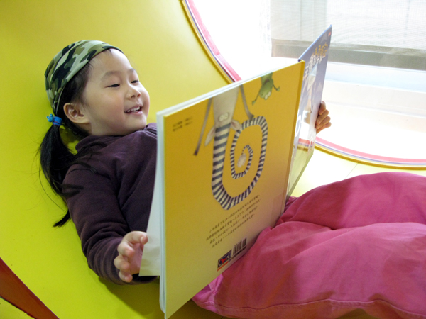 孩童在歡樂的閱讀中看見夢想。(圖/洪淑青攝)