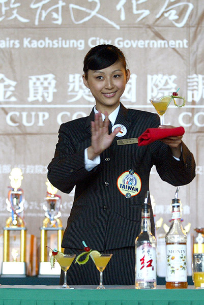 奪下2006年世界杯傳統調酒冠軍的高雄子弟龔惠君。(圖/高雄市政府文化局提供)