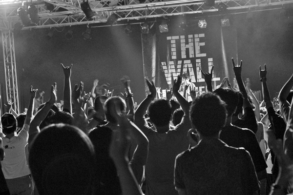 地下樂團的驚人爆發力，讓許多樂迷到THE WALL駁二朝聖。(圖/ Mr. Shih攝)