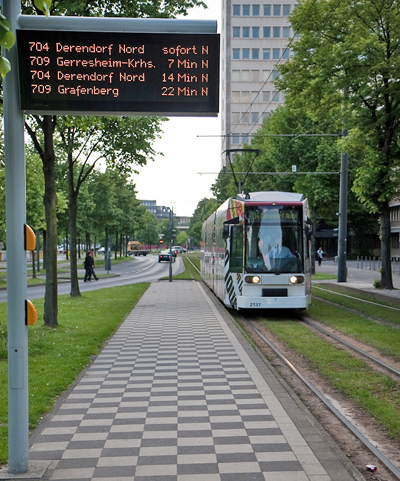 輕軌系統是歐美許多城市中常見的交通方式。(圖/ bravesheng提供)