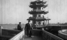 黑白片《王哥柳哥遊台灣》中，可見60年代的高雄倩影。 (圖/高雄市電影館 提供)