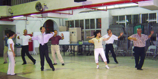 市民學苑提供一流的師資，讓社區民眾學習舞蹈。 (圖/戴嘉亨 攝)