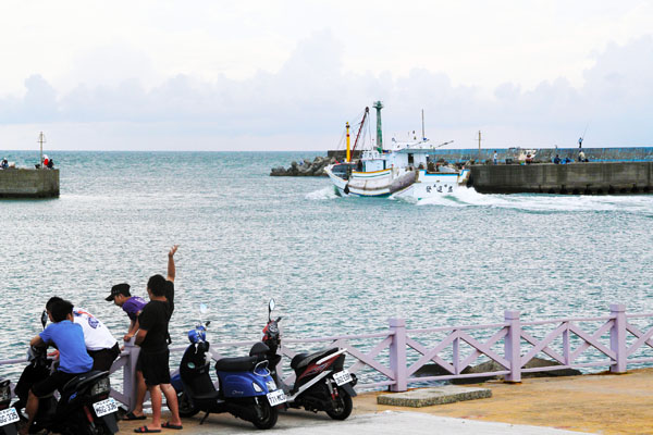 彌陀南寮漁港的漁船大多在下午出海。(圖/黃建樺 攝)