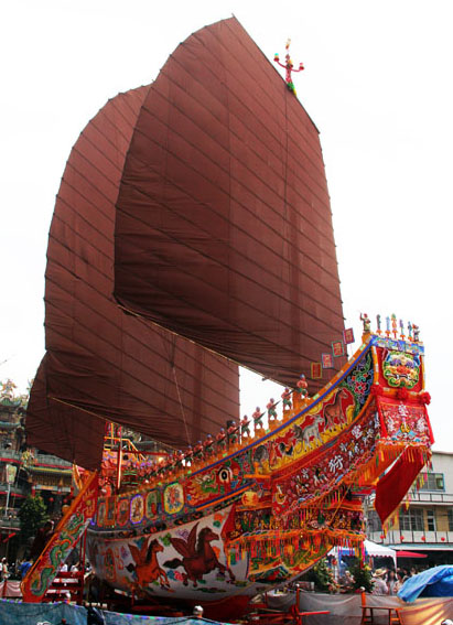 今年金鑾宮的王船是南台灣歷年來最大艘。(圖/黃建樺 攝)