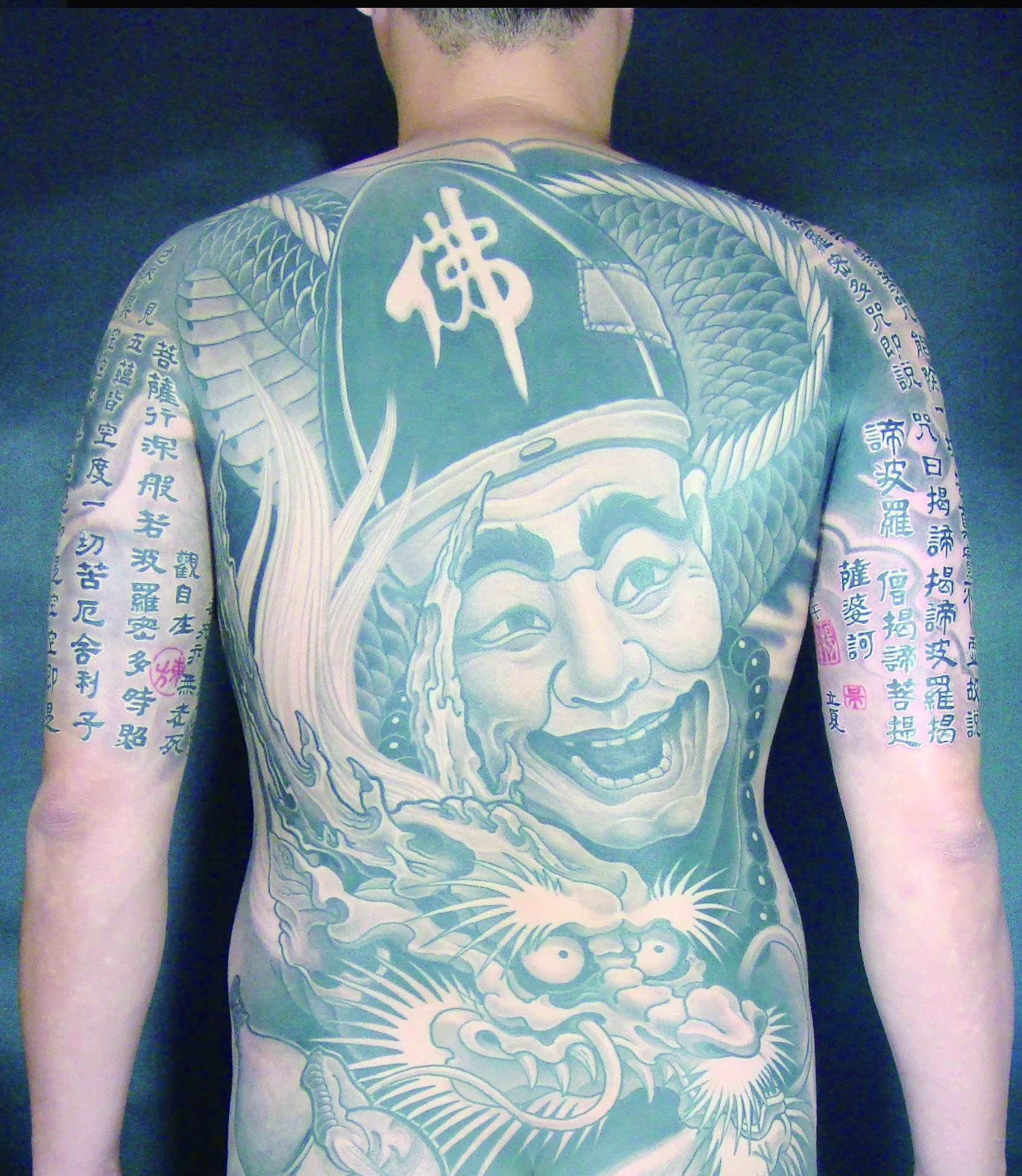 楊金祥2009年獲得義大利米蘭紋身展「黑白組」冠軍作品(照片提供／東方紋身)  Mr. Yang's award winning tattoo in the black and white category at the 2009 Milan Tattoo Convention (Photo courtesy East Tottoo)