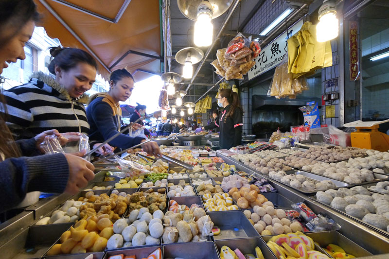 文賢市場的劉記魚丸是經營三代的名攤。（圖∕張簡英豪 攝）