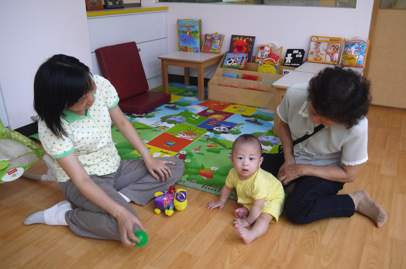 鼓山公共托嬰中心教室裡的佈設可讓孩童適性適齡發展。（圖∕李昀諭　攝）