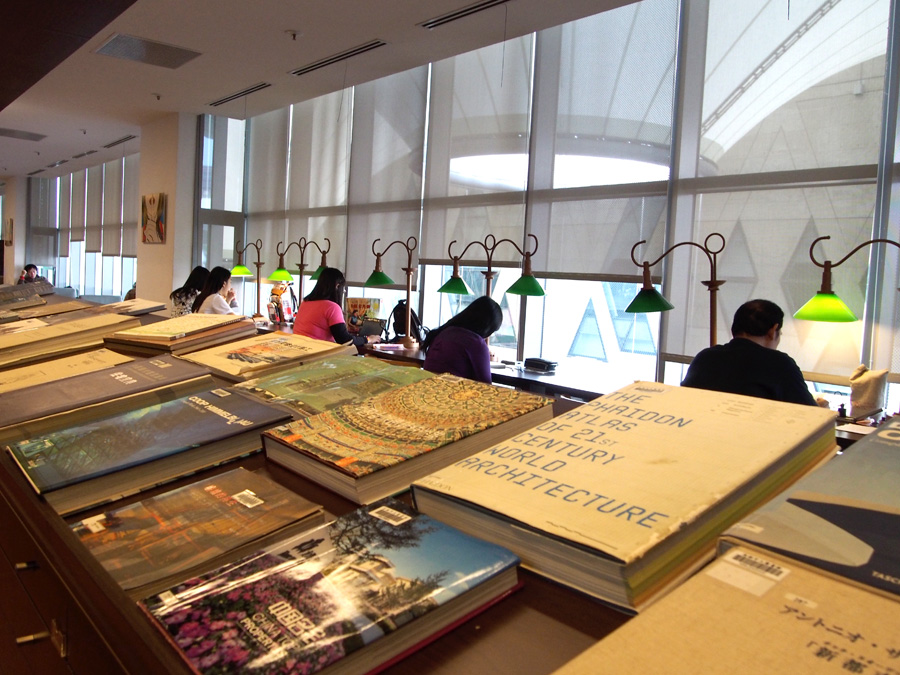 充滿藝文質感的大東藝術圖書館，獲選全台最美6大圖書館。（圖∕張筧 攝）