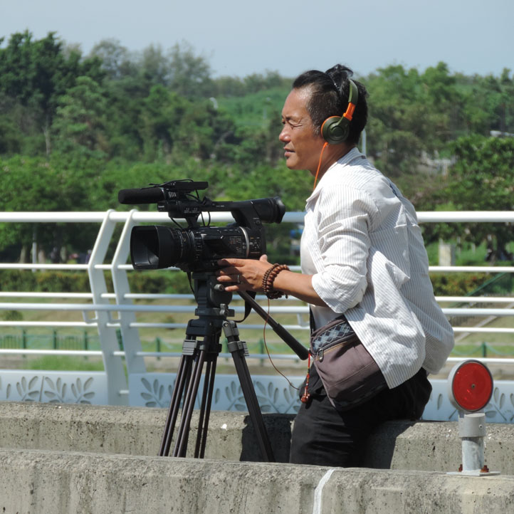 環保局邀請王天倫導演拍攝河川巡守隊的微電影。（圖/高市府環保局 提供）