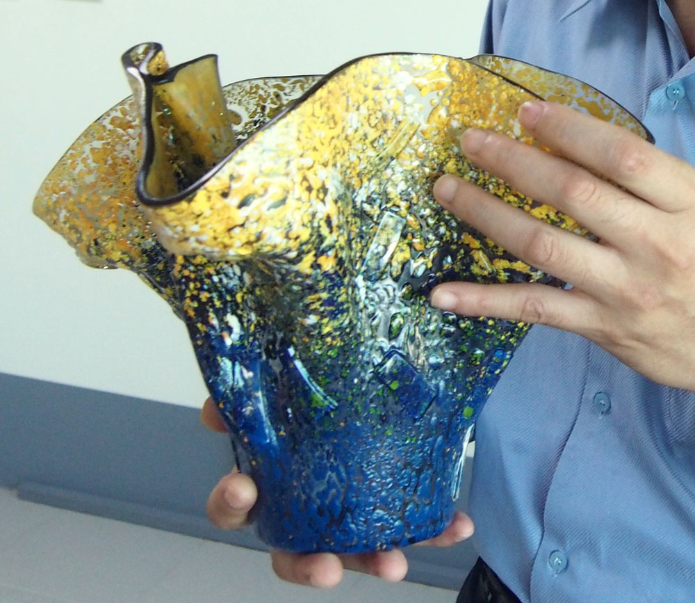 『花開富貴瓶』是樹科大老師邱秋德的創作。(圖/張筧 攝）