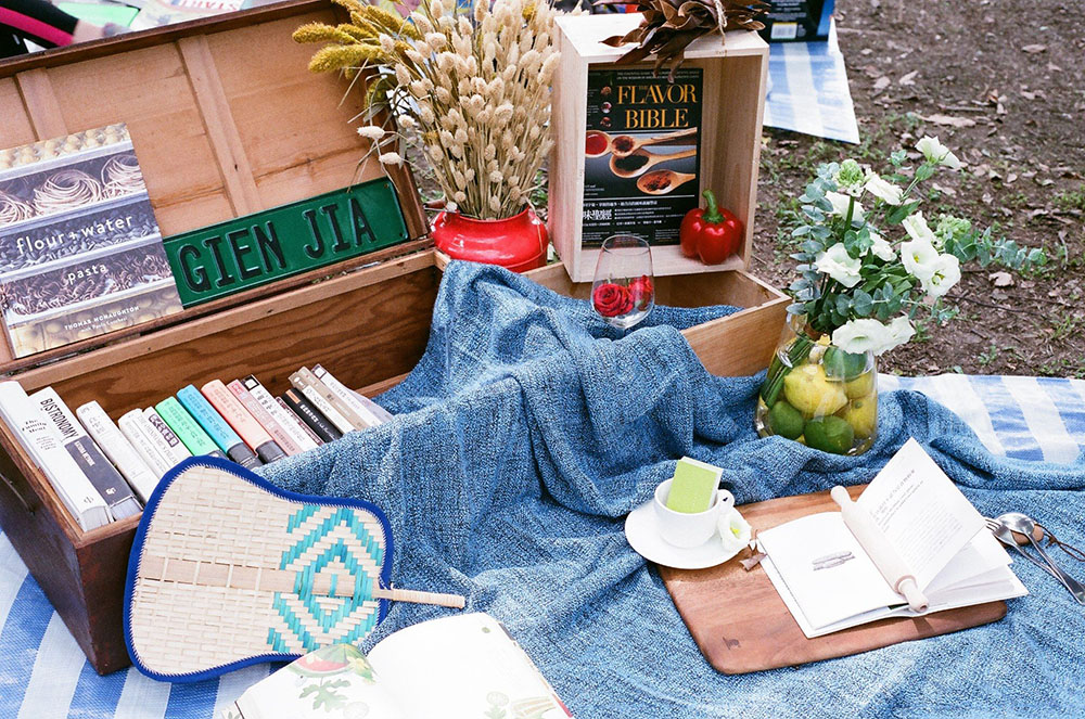 陳佩伶去年用飲食、文學的書籍佈置自己的空間。（陳佩伶提供）