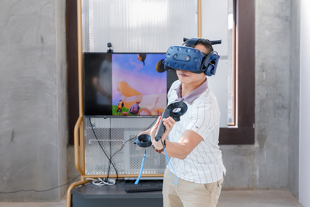 互動展演區VR電影結合觀看與互動，讓體驗更有趣。（照片提供／高雄市電影館）