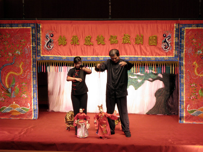 錦飛鳳傀儡劇劇團是全台灣唯一的傀儡劇表演團。(圖/高雄市立歷史博物館攝)