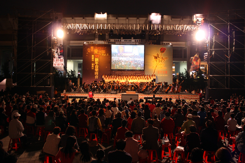 台灣獨奏家室內樂團去年在文化中心廣場表演，滿足滿場觀眾的視聽與聽覺。(圖/城市紀憶公關公司提供)