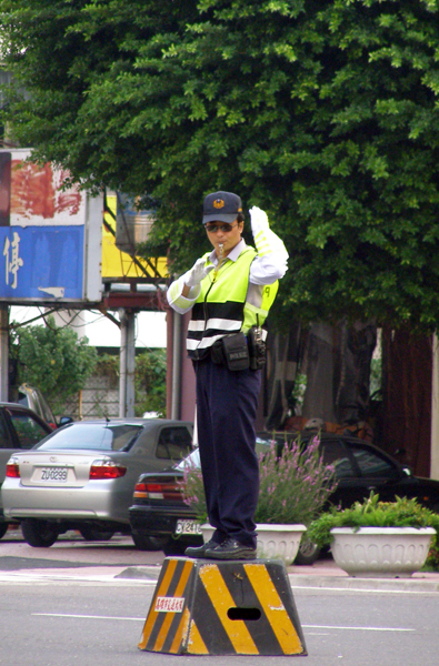 各區員警同步執行，讓市民擁有更安全的交通環境。（圖／涂毓婷攝）