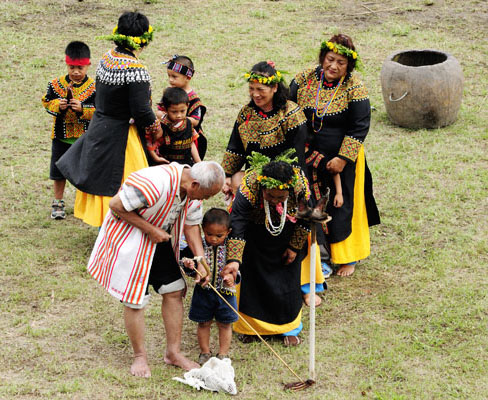 射耳祭的傳統競賽傳承部落文化。（圖/桃源區公所）