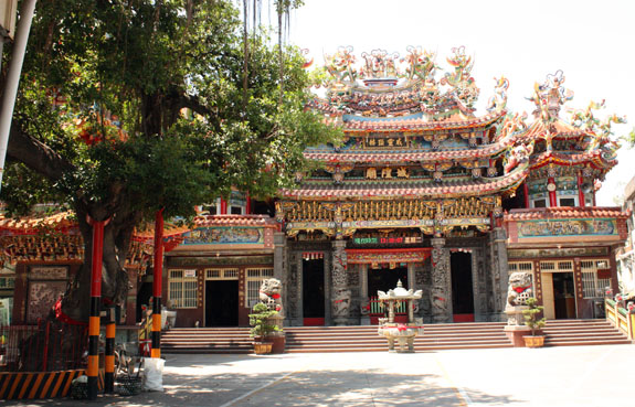 歷史悠久的城隍廟是梓官區居民信仰中心之一。（圖/洪崑哲）