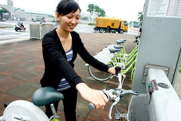 公共腳踏車與捷運一卡通票證整合後，使用率逐漸攀升。（圖/高雄捷運公司 提供）