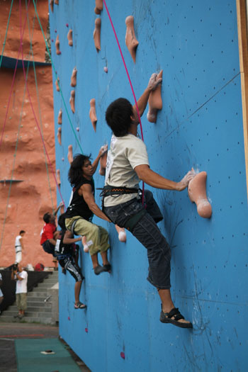 運動攀岩於文化中心舉行