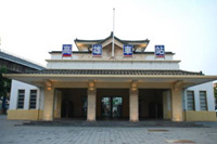 如今的舊高雄火車站已往東南方移動了82公尺，改名為「高雄願景館」。（圖/郭力睿攝）