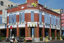 距西子灣站頗近的壹貳樓餐廳，日治時期是哈瑪星著名的書店，現經營餐飲。（圖/郭力睿攝）